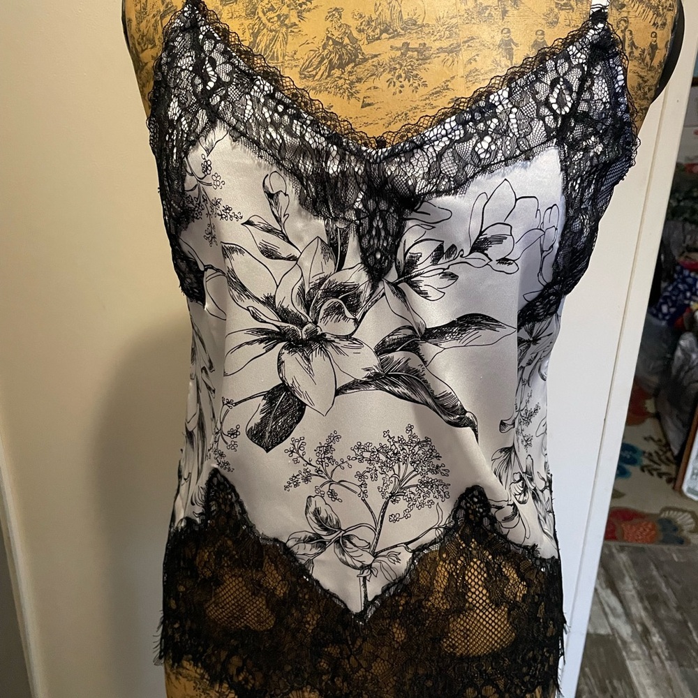 White House Black Market Black and White Floral Top